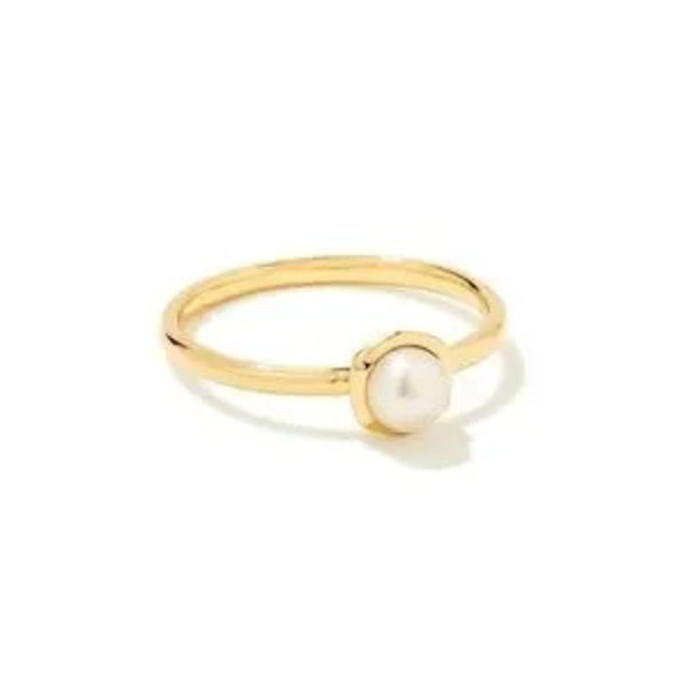 Radiant Gold Pearl Ring with Intricate Detailing